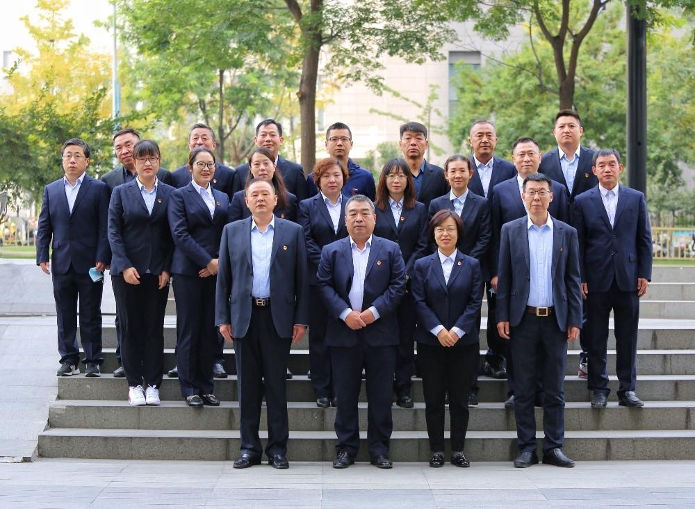 多元團隊凝合力，同舟共濟揚帆起