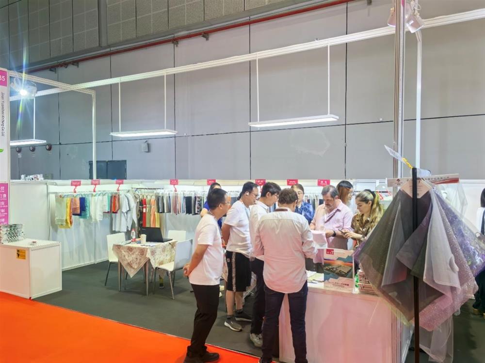 以科技綠色鏈接紡織商機(jī)！元首針織亮相2025中國(guó)國(guó)際紡織面料及輔料（秋冬）博覽會(huì)